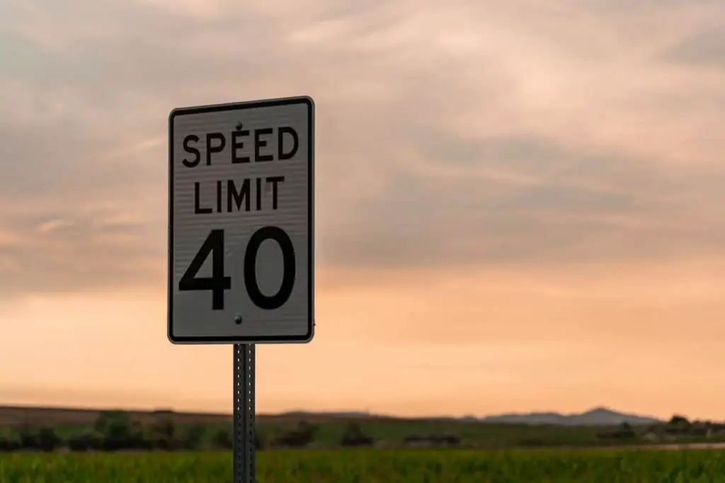 speed limit 40 sign 