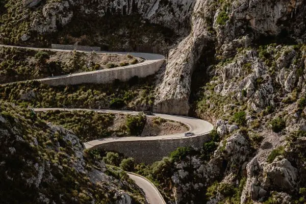 a windy mountain road not suitable for big rig RVs